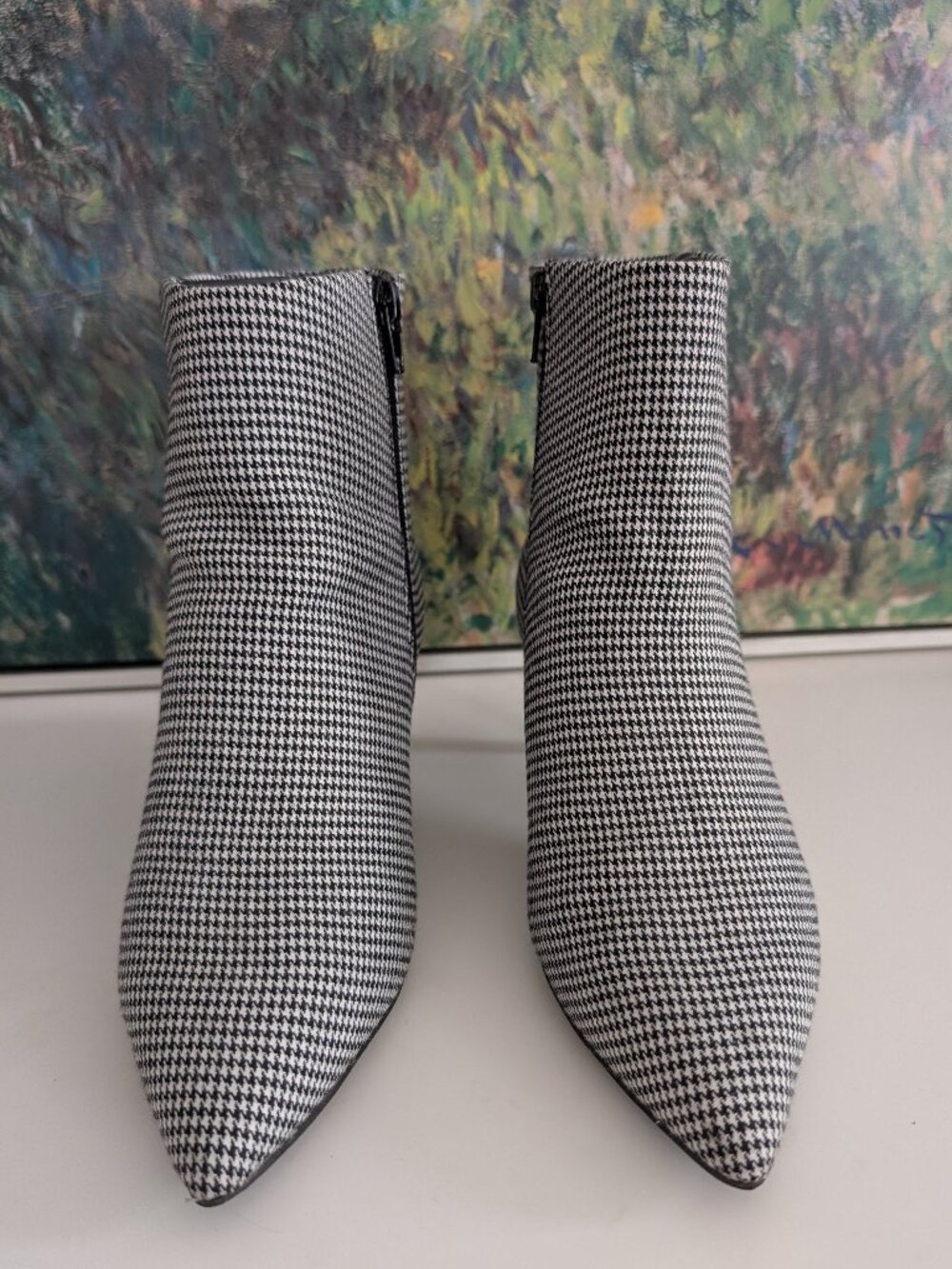 Ankle houndstooth fabric boots, Kitten heels. Size 37. From Le Château.